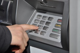 Pro peníze v hotovosti si můžete zajít do bankomatu. Pokud ale zrovna na účtu v bance nic nemáte, vyzkoušejte naši nabídku.